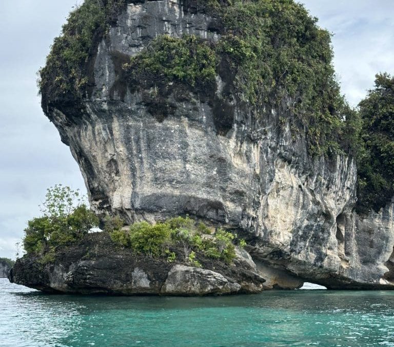 Two straight days of beautiful uninhabited Islands, beautiful snorkeling waters, beautiful beaches, 82-84 degrees and a fresh breeze.